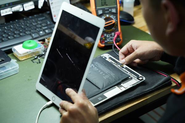 Thay pin iPad tại Orange Care