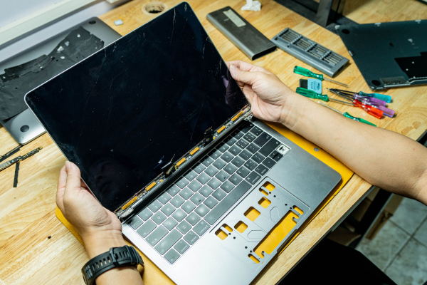 Sửa lỗi màn hình MacBook