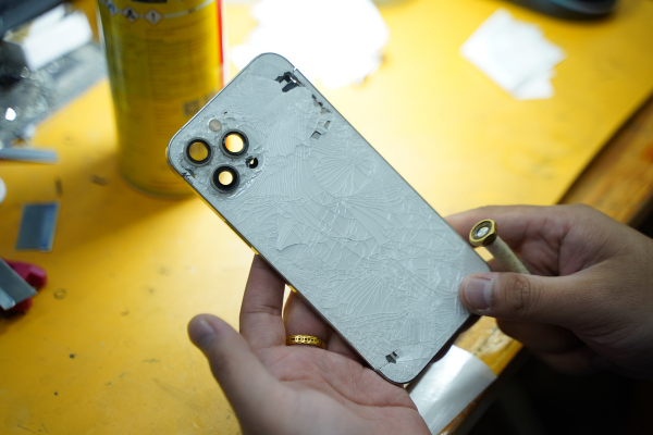 Thay vỏ iPhone 16 Pro Max