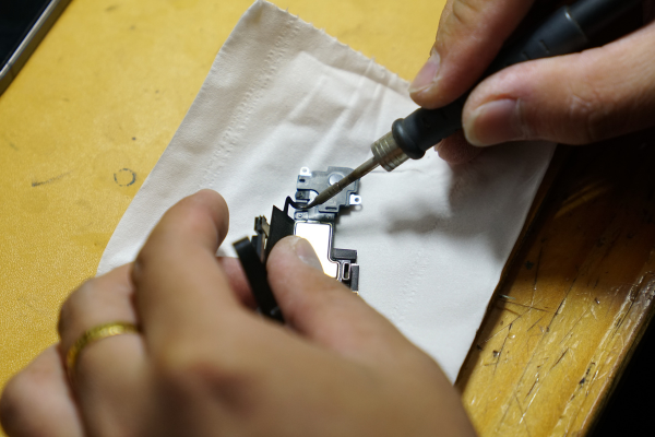 Sửa loa trong iPhone 16 Pro Max